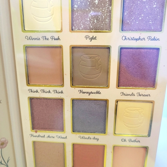 ♤ Disney Winnie the Pooh Eyeshadow Palette ♤ - Picture 3 of 4